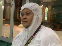 Kisah Penjual Kerupuk Asal Probolinggo Sukses Naik Haji Bareng Suami
