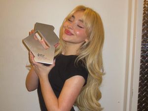 Lirik Lagu Espresso Sabrina Carpenter Lengkap dengan Terjemahannya Lirik Lagu Espresso Sabrina Carpenter Lengkap dengan Terjemahannya
