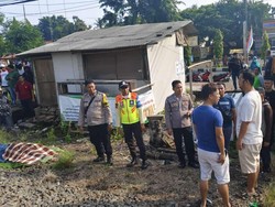 Hendak Nyebrang, Lansia Tewas Tertabrak Kereta Api Rangkasbitung-Merak
