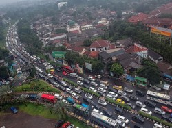 80 Ribu Kendaraan Masih Berada di Jalur Puncak Bogor Siang Ini