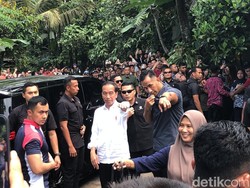 Jokowi Sekeluarga Makan Siang di Kopi Klotok Pakem Sleman