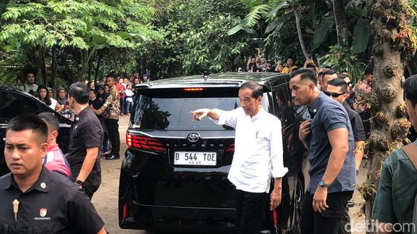 Momen Jokowi Sekeluarga Liburan di Jogja: Piknik ke Borobudur-Sepedaan