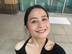 Gaya Prilly Latuconsina Pamer Foto Selfie, Tubuh Langsingnya Bikin Salfok
