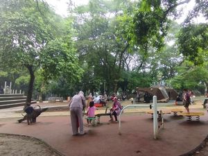 Tebet Eco Park Masih Ramai Pengunjung Usai Insiden Pohon Tumbang Timpa Warga