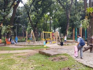 Warga Keluhkan Sejumlah Fasilitas di Tebet Eco Park yang Mulai Rusak