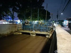 Sudah Ada Tanggul Beton, Warga Nyatakan Hek Kramat Jati Tak Lagi Banjir Sudah Ada Tanggul Beton, Warga Nyatakan Hek Kramat Jati Tak Lagi Banjir