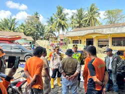 Pencarian Sopir-Kernet Travel yang Terseret Banjir Bandang di OKU Diperluas