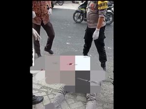 Pemotor Tewas Terlindas Usai Gagal Salip Truk Gandeng di Blitar Pemotor Tewas Terlindas Usai Gagal Salip Truk Gandeng di Blitar