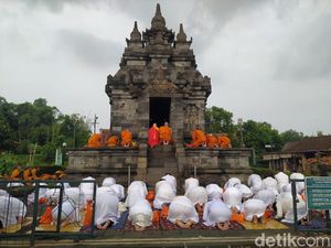 Peringati 1200 Tahun Hari Jadi Borobudur, Umat Buddha Lakukan Dharmayatra Peringati 1200 Tahun Hari Jadi Borobudur, Umat Buddha Lakukan Dharmayatra