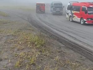 Rombongan Elf SMK Masuk Lautan Pasir Bromo, Agen Travel Minta Maaf Rombongan Elf SMK Masuk Lautan Pasir Bromo, Agen Travel Minta Maaf