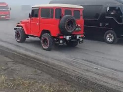 Rombongan Elf Masuk Lautan Pasir Bromo, Kades: Ranahnya TNBTS