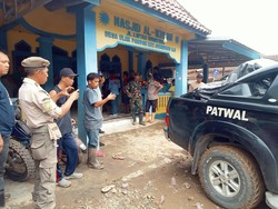 Terprovokasi Tak Dapat Bantuan, Korban Banjir di OKU Blokade Jalan