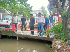 300 Rumah Warga Terdampak Banjir Mampang Depok, Sekda Ungkap Solusi Bersama 300 Rumah Warga Terdampak Banjir Mampang Depok, Sekda Ungkap Solusi Bersama