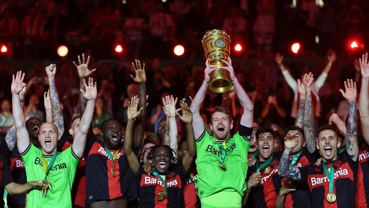 Bayer Leverkusen raih double winner usai juara DFB-Pokal 2023/2024. (REUTERS/Wolfgang Rattay)