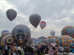 Melihat Puluhan Balon Udara Terbang di Langit Purwokerto