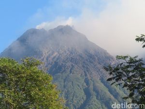 Viral Sekelompok Orang Mendaki Merapi Saat Status Siaga, Ini Kata TNGM Viral Sekelompok Orang Mendaki Merapi Saat Status Siaga, Ini Kata TNGM