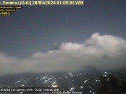 Gunung Semeru Erupsi Dua Kali dengan Ketinggian Abu Vulkanik 500 Meter