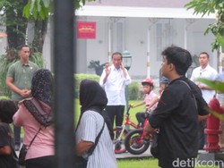 Jokowi Akhiri Liburan di Jogja, Sapa Warga dari Balik Kaca Mobil
