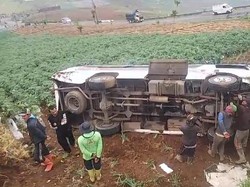 Mobil Elf Angkut Wisatawan Terguling di Dieng, Begini Pengakuan Sopir