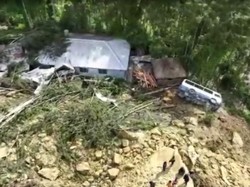 Pilu Ribuan Orang Tertimbun Longsor di Negara Tetangga Indonesia