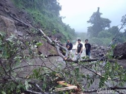 Polisi Buka Tutup Jalur Poros Maros-Bone di Tompo Ladang Imbas Longsor