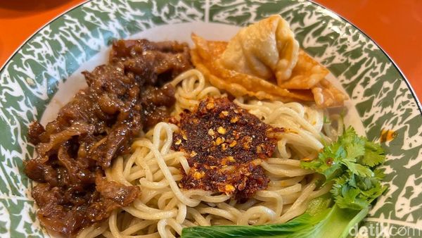 Slurpp! Mie Rumput Laut ala Bandung dengan Topping Beef Slice yang Juicy