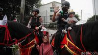 Polisi Berkuda Jadi Primadona Pengunjung CFD Jakarta