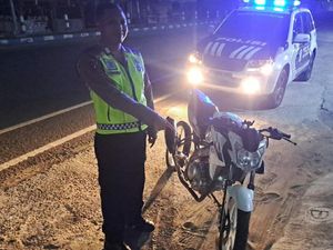 Polisi Jaring Puluhan Motor Diduga Hendak Balap Liar di JLS Pacitan Polisi Jaring Puluhan Motor Diduga Hendak Balap Liar di JLS Pacitan
