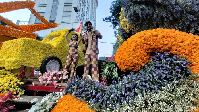 Semarak Surabaya Vaganza dalam memperingati Hari Makara Kota Surabaya (HJKS) ke-731 Semarak Surabaya Vaganza dalam memperingati Hari Makara Kota Surabaya (HJKS) ke-731