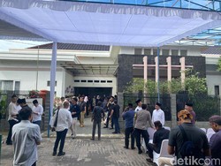 Suasana Rumah Duka Ibunda Mendagri Tito Karnavian di Palembang