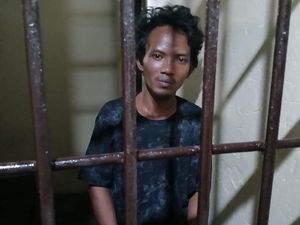 Tampang Pria di Parepare Pukul-Ludahi Ibu Kandung gegara Ditegur Mabuk