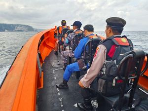 Nelayan Nusa Penida Hilang, Tim SAR Sisir Perairan Selat Lombok Nelayan Nusa Penida Hilang, Tim SAR Sisir Perairan Selat Lombok