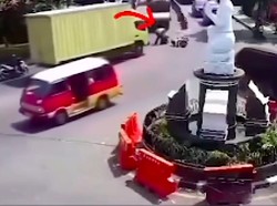 Viral Pemotor Jatuh Disetop Polisi, Ini Klarifikasinya