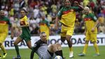 Aksi Ronaldinho di Laga Amal untuk Korban Banjir Brasil