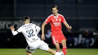 Alvaro Fernandez Carreras - Benfica. Posisi wing back kiri. Foto: REUTERS/Miguel Vidal