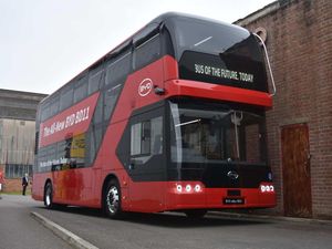 BYD Luncurkan Bus Tingkat Listrik, Bisa Tempuh Jarak 640 Km BYD Luncurkan Bus Tingkat Listrik, Bisa Tempuh Jarak 640 Km