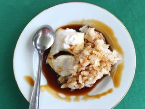 Uniknya Dadih, Yoghurt Khas Minangkabau yang Dimakan Bareng Nasi