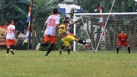 Sebanyak 6 klub dengan sistem setengah kompetisi ini memperebutkan total hadiah senilai Rp 10 juta.