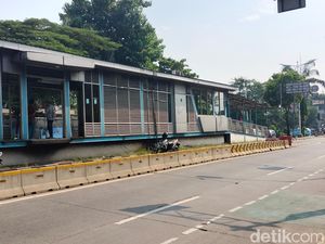 Warga Kaget Halte TransJ Simpang Ragunan Direvitalisasi, Harap Cepat Selesai Warga Kaget Halte TransJ Simpang Ragunan Direvitalisasi, Harap Cepat Selesai