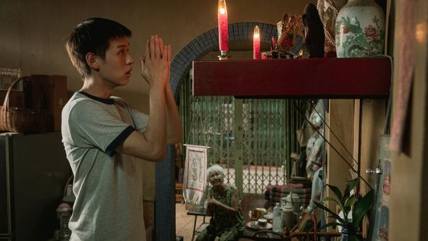 Cuplikan adegan di film How To make Millions Before Grandma Dies.