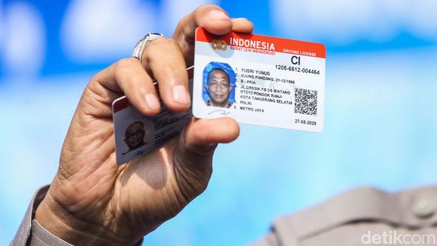 Korlantas Polri resmi menerbitkan Surat Izin Mengemudi (SIM) golongan C1 di seluruh Indonesia mulai hari ini. SIM C1 berlaku untuk motor 250-500 cc.