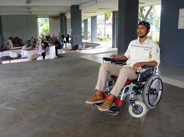 Kursi Roda Pintar Berbasis Suara Buatan Universitas Jember