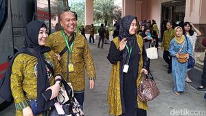 Momen Jemaah Maktour Berangkat ke Tanah Suci