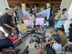 Jurnalis Aceh Geruduk DPRA Tolak Revisi UU Penyiaran