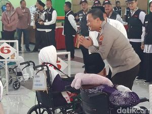 Kunjungi Embarkasi Solo, Kapolda Luthfi Minta Calon Haji Doakan Polisi Kunjungi Embarkasi Solo, Kapolda Luthfi Minta Calon Haji Doakan Polisi