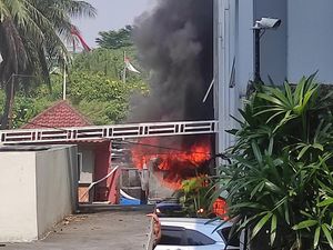 Mobil Picu Kebakaran Kampus Trisakti Cempaka Putih Diduga Alami Korsleting
