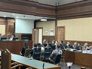 Istri, Anak, dan Cucu SYL Tiba di PN Jakpus untuk Bersaksi di Sidang Istri, Anak, dan Cucu SYL Tiba di PN Jakpus untuk Bersaksi di Sidang