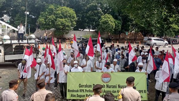 Massa Beraksi Depan KPK Terkait Kuota Haji