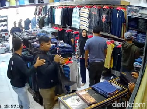 Detik-detik Caleg PKS Bos 70 Kg Sabu Ditangkap Saat Beli Celana Detik-detik Caleg PKS Bos 70 Kg Sabu Ditangkap Saat Beli Celana