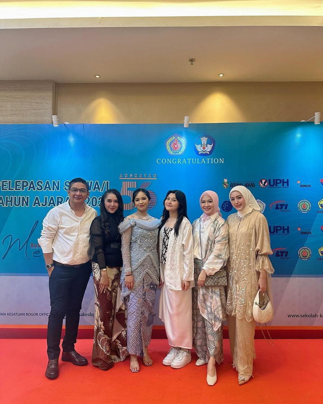 Momen Wisuda Shakiena Azalea Anak Pasha Ungu